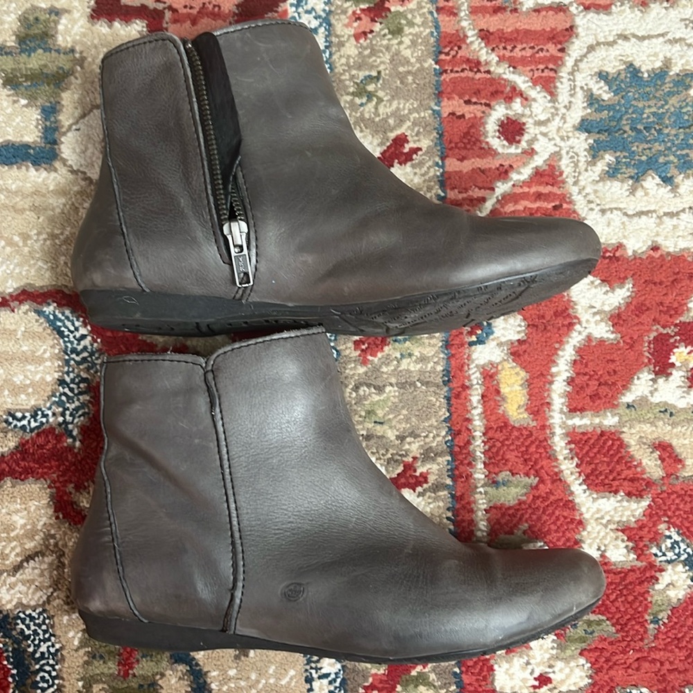Born ankle boots gray size 40 (fits 7.5 foot)